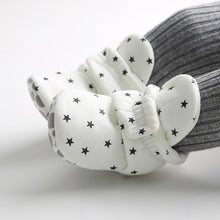 Load image into Gallery viewer, Star Print Anti - Slip Baby Booties - Comfy Bambino